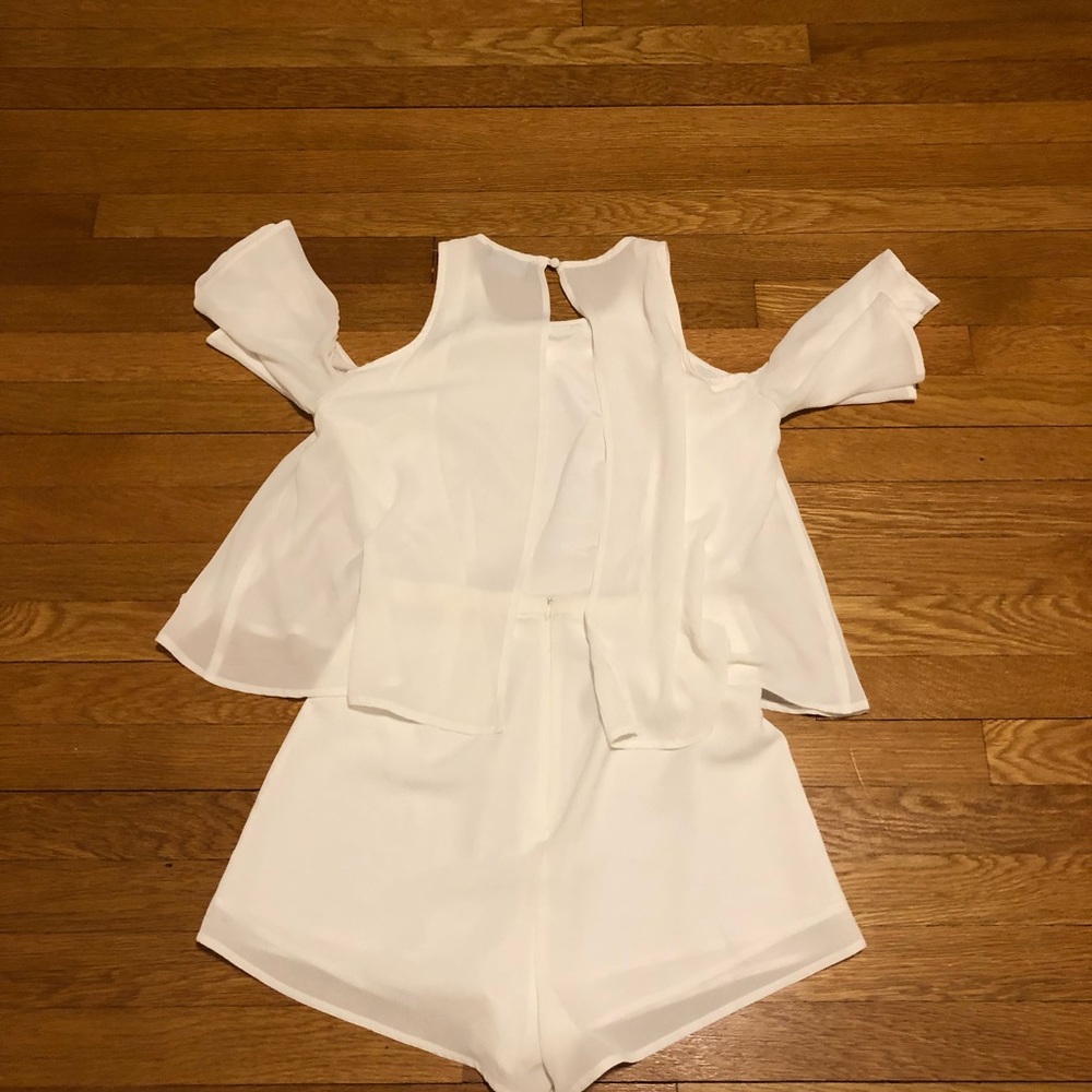 OPEN BACK back romper! Worn once, perfect 4 summer - Picture 5 of 7
